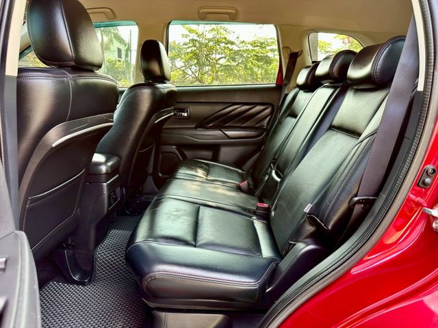 OUTLANDER 一手車原廠紀錄實跑8萬2里程保證 IKEY 定速巡航 影音主機 數位電視 衛星導航 倒車顯影  第6張相片