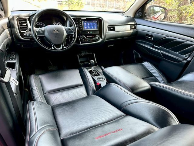 OUTLANDER 一手車原廠紀錄實跑8萬2里程保證 IKEY 定速巡航 影音主機 數位電視 衛星導航 倒車顯影  第8張相片