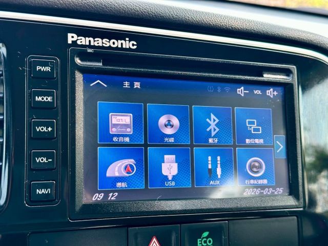 OUTLANDER 一手車原廠紀錄實跑8萬2里程保證 IKEY 定速巡航 影音主機 數位電視 衛星導航 倒車顯影  第14張相片