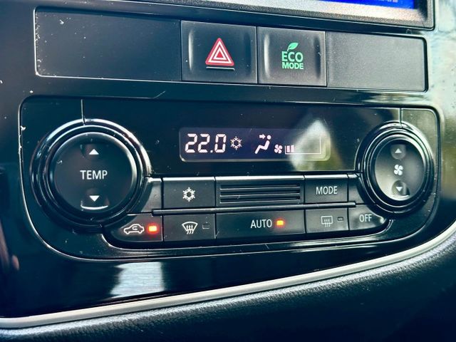 OUTLANDER 一手車原廠紀錄實跑8萬2里程保證 IKEY 定速巡航 影音主機 數位電視 衛星導航 倒車顯影  第18張相片