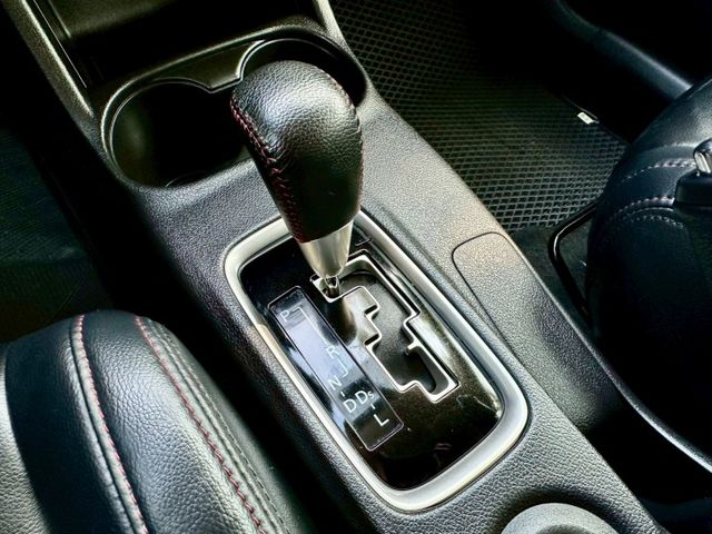 OUTLANDER 一手車原廠紀錄實跑8萬2里程保證 IKEY 定速巡航 影音主機 數位電視 衛星導航 倒車顯影  第19張相片