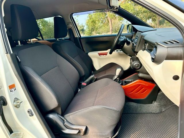 日系進口小車 市區好停車 車長僅3米7 一手車實跑8萬5里程保證 IKEY 定速巡航 恆溫空調 LED頭燈 循跡防滑  第6張相片