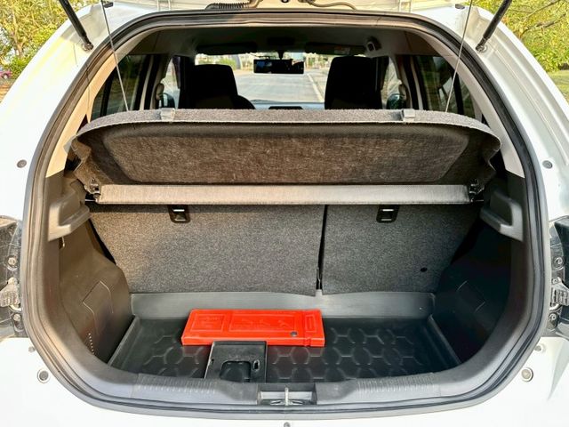 日系進口小車 市區好停車 車長僅3米7 一手車實跑8萬5里程保證 IKEY 定速巡航 恆溫空調 LED頭燈 循跡防滑  第9張相片