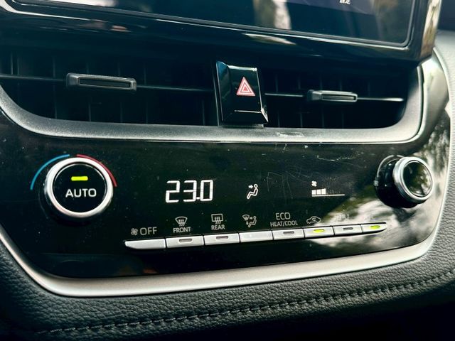 12代 油電尊爵版 一手車原廠紀錄實跑6萬8里程保證 IKEY ACC跟車 車道維持輔助 恆溫空調 自動遠光燈 盲點偵測  第14張相片