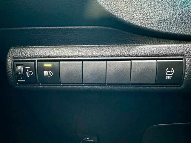 12代 油電尊爵版 一手車原廠紀錄實跑6萬8里程保證 IKEY ACC跟車 車道維持輔助 恆溫空調 自動遠光燈 盲點偵測  第17張相片