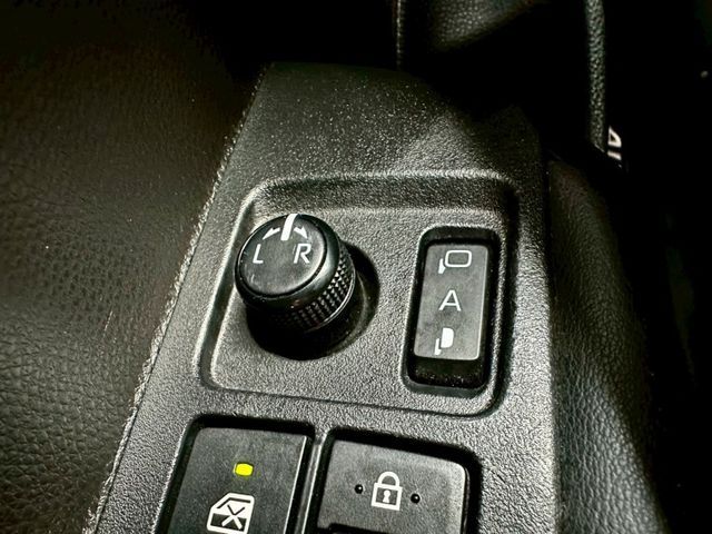 12代 油電尊爵版 一手車原廠紀錄實跑6萬8里程保證 IKEY ACC跟車 車道維持輔助 恆溫空調 自動遠光燈 盲點偵測  第18張相片