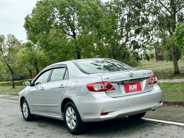 10.5代 國民神車 跑少少少 實跑4萬6里程保證 前後駐車雷達 定速巡航 恆溫空調 抬頭顯示器  第4張相片