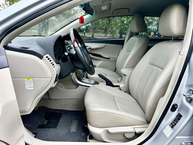 10.5代 國民神車 跑少少少 實跑4萬6里程保證 前後駐車雷達 定速巡航 恆溫空調 抬頭顯示器  第5張相片