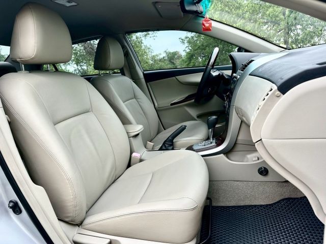 10.5代 國民神車 跑少少少 實跑4萬6里程保證 前後駐車雷達 定速巡航 恆溫空調 抬頭顯示器  第6張相片