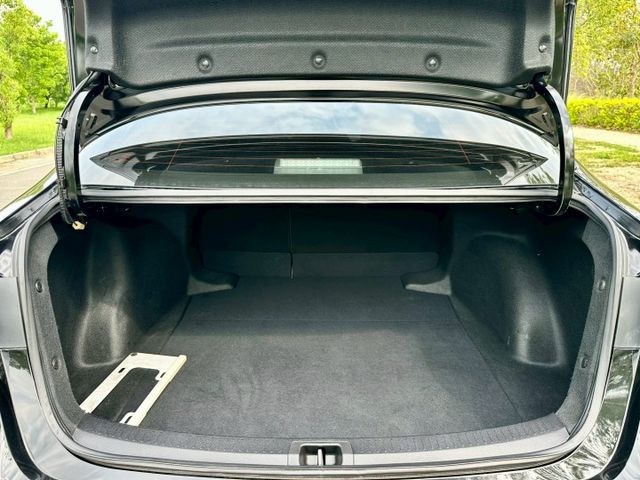 12代 經典版 一手車原廠紀錄實跑4萬5里程保證 ACC跟車 車道維持輔助 自動遠光燈  第9張相片