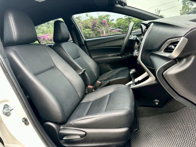 一手車實跑13萬里程保證 原廠影音主機 倒車顯影 衛星導航 前後駐車雷達 抬頭顯示器  第6張相片