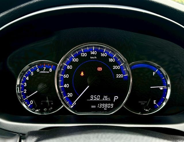 一手車實跑13萬里程保證 原廠影音主機 倒車顯影 衛星導航 前後駐車雷達 抬頭顯示器  第12張相片