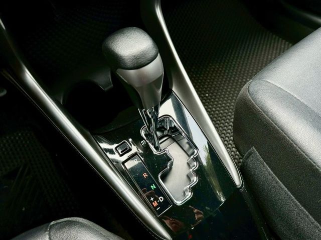 一手車實跑13萬里程保證 原廠影音主機 倒車顯影 衛星導航 前後駐車雷達 抬頭顯示器  第17張相片