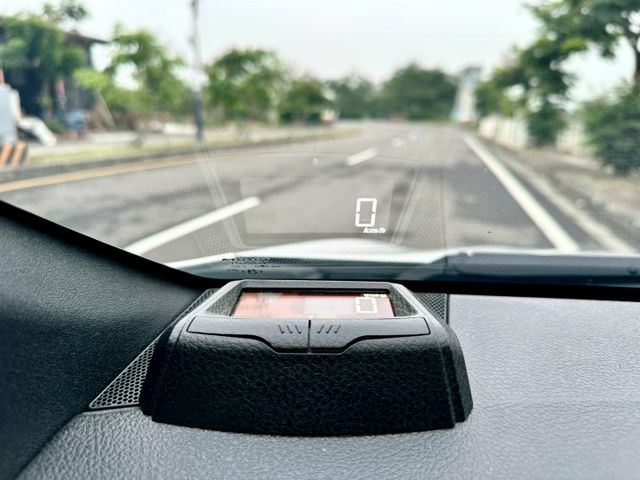 一手車實跑13萬里程保證 原廠影音主機 倒車顯影 衛星導航 前後駐車雷達 抬頭顯示器  第18張相片