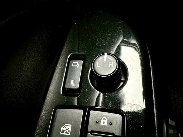 一手車實跑13萬里程保證 原廠影音主機 倒車顯影 衛星導航 前後駐車雷達 抬頭顯示器  第20張相片