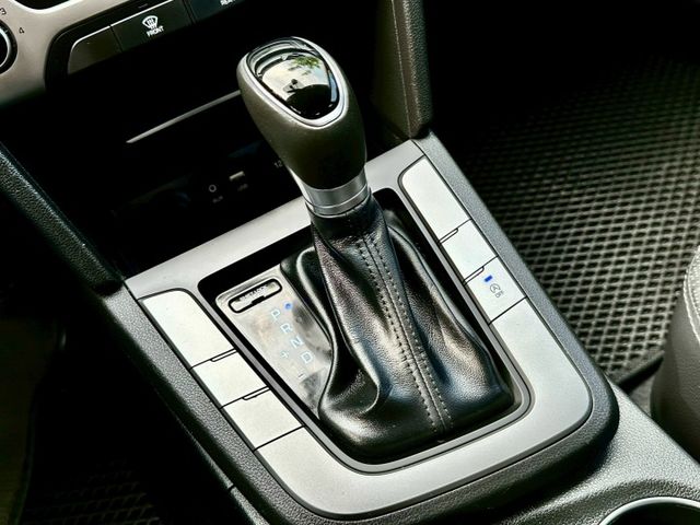 1.6柴油渦輪 一手車原廠紀錄實跑11萬里程保證 定速巡航 安卓影音主機 倒車顯影 衛星導航  第19張相片