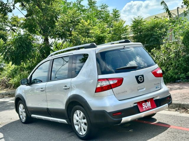 LIVINA 掀背大空間 一手車實跑11萬2里程保證  第4張相片