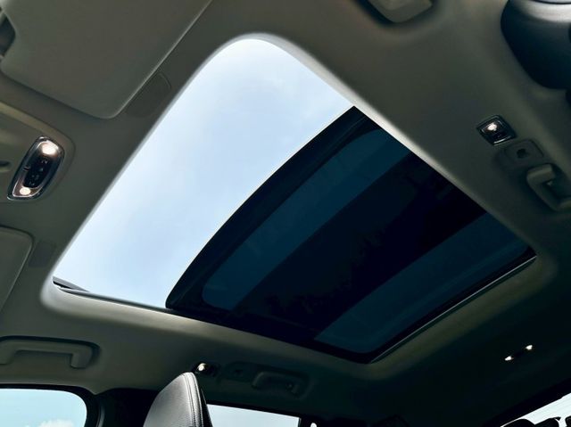 XC90 T5 一手車原廠紀錄實跑11萬里程保證 ACC跟車 車道維持 全景天窗 雙電動椅 電尾門 停車輔助 環景攝影  第17張相片
