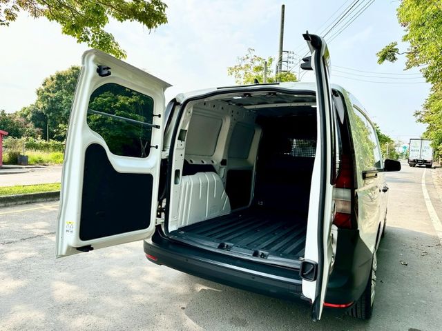 CADDY 1.5TSi 2人座貨車版 手排 一手車原廠紀錄實跑7萬4里程保證 原廠保固到2026.03  第8張相片
