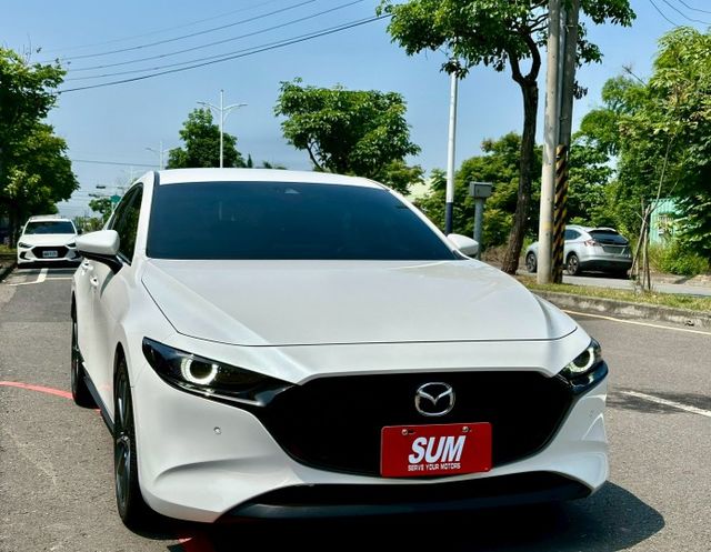 頂規Signature 一手車實跑7萬7里程保證 ACC跟車 車道維持 IKEY  環景攝影 駕駛座電動椅 抬頭顯示器  第2張相片