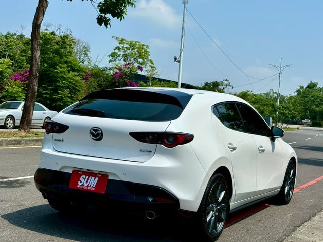 頂規Signature 一手車實跑7萬7里程保證 ACC跟車 車道維持 IKEY  環景攝影 駕駛座電動椅 抬頭顯示器  第3張相片