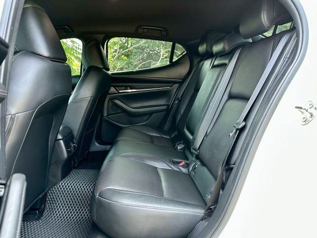 頂規Signature 一手車實跑7萬7里程保證 ACC跟車 車道維持 IKEY  環景攝影 駕駛座電動椅 抬頭顯示器  第6張相片