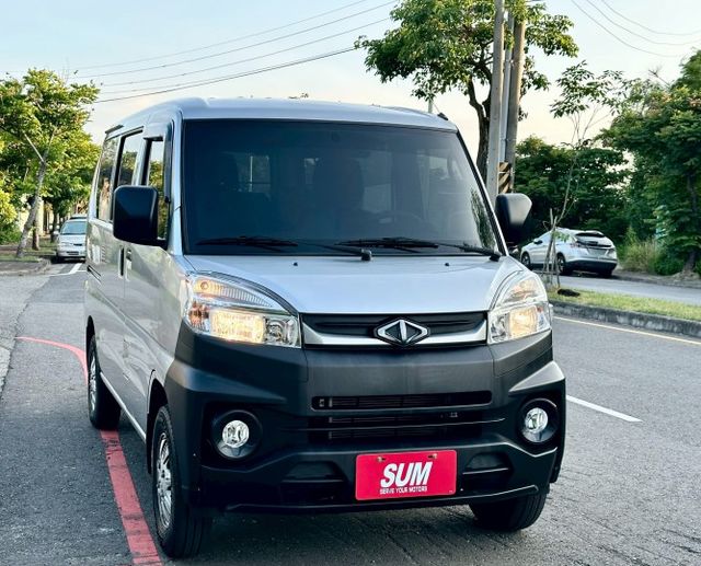 菱利A180 自排 一手車實跑5千6里程保證 定速巡航 盲點偵測 後座空調 加裝第三排椅 原廠保固到2027.10  第2張相片
