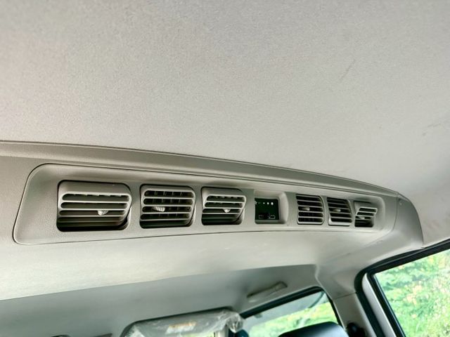 菱利A180 自排 一手車實跑5千6里程保證 定速巡航 盲點偵測 後座空調 加裝第三排椅 原廠保固到2027.10  第17張相片