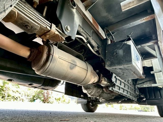 小霸王 3.325噸 一手車原廠紀錄實跑12萬6里程保證 揹箱 6速手排 四向鏡頭  第18張相片