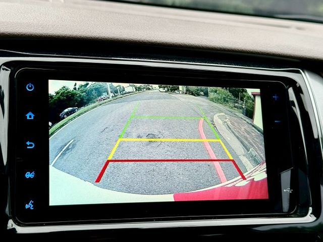 豪華版 女用一手車原廠紀錄實跑1萬4里程保證 IKEY 定速巡航 原廠影音 倒車顯影 衛星導航 恆溫空調 AEB緊急剎車  第16張相片