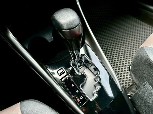 豪華版 女用一手車原廠紀錄實跑1萬4里程保證 IKEY 定速巡航 原廠影音 倒車顯影 衛星導航 恆溫空調 AEB緊急剎車  第18張相片