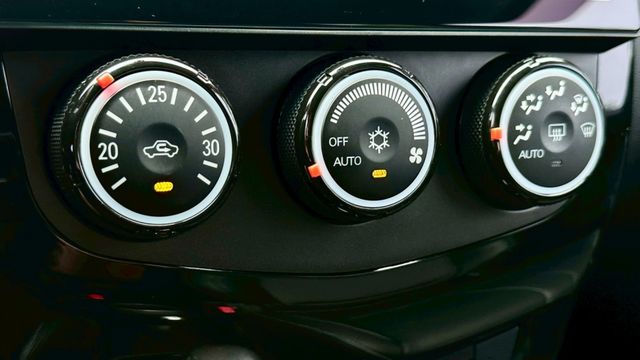 COLT PLUS 掀背大空間 一手車實跑3萬里程保證 IKEY 電動尾門 恆溫空調 安卓主機 倒車顯影  第17張相片