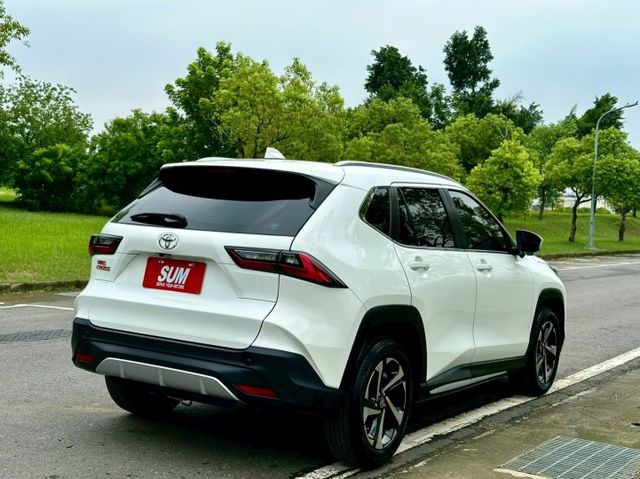潮玩版 一手車原廠紀錄實跑2萬3里程保證 原廠保固到2028.09 ACC跟車 車道維持輔助 環景攝影 盲點偵測 電尾門  第3張相片
