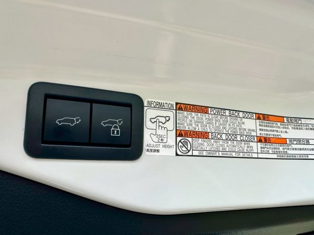 潮玩版 一手車原廠紀錄實跑2萬3里程保證 原廠保固到2028.09 ACC跟車 車道維持輔助 環景攝影 盲點偵測 電尾門  第8張相片