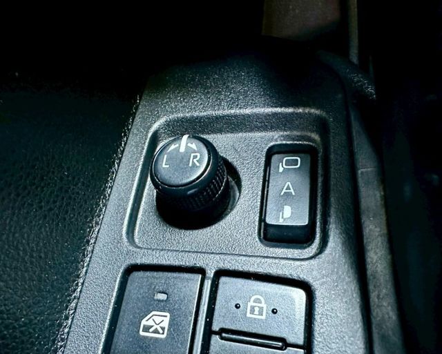 豪華版 一手車原廠紀錄實跑9萬里程保證 IKEY ACC跟車 車道維持輔助 自動遠光燈 恆溫空調 7安  第19張相片