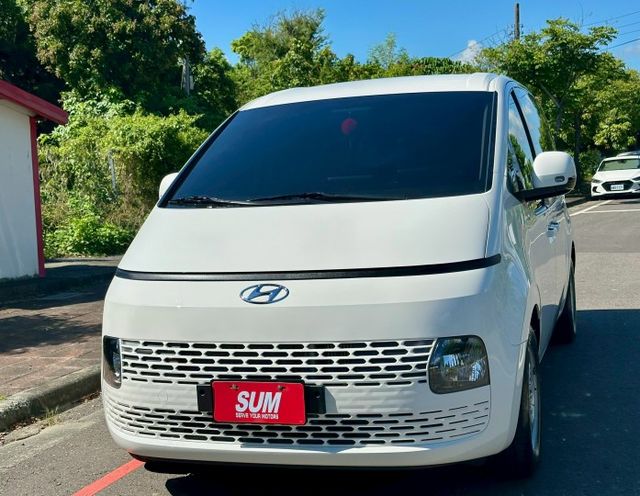 GLD-A 九人座 一手車原廠紀錄僅跑8千5里程保證 定速巡航 循跡防滑 無線手機充電盤 後座空調  第1張相片