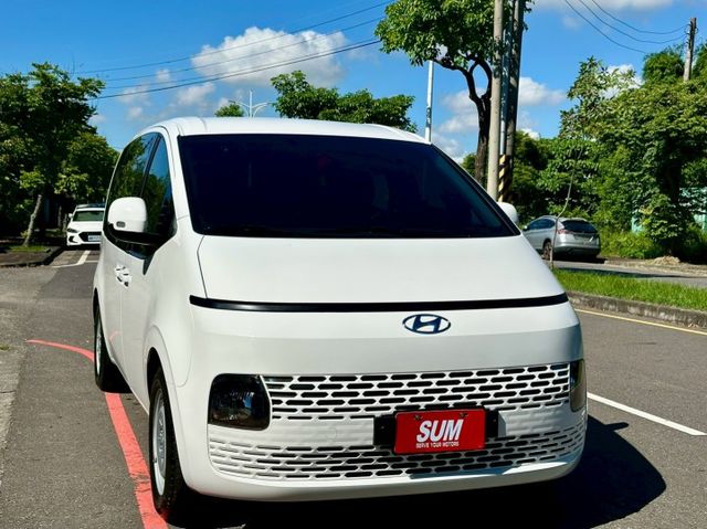 GLD-A 九人座 一手車原廠紀錄僅跑8千5里程保證 定速巡航 循跡防滑 無線手機充電盤 後座空調  第2張相片