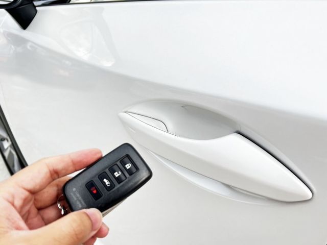 【全場認證】認證車 油電 保證跑8萬 雙通風電動椅 電尾門 一手車原版件  第8張相片