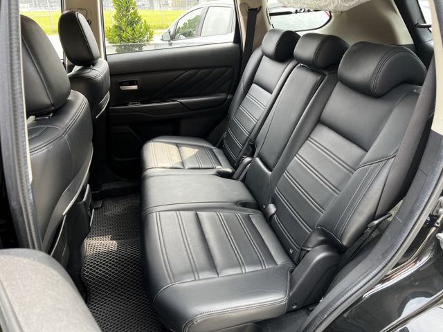 【全場認證兩年五大保固】認證車 正20年 新款4WD 7安 定速 後出風口 一手車庫車  第13張相片
