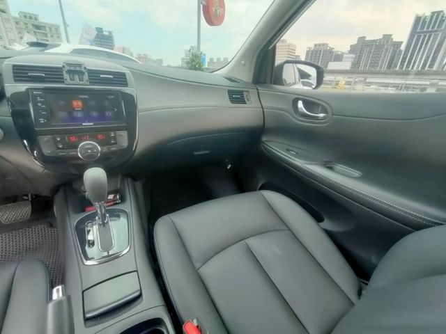 【全場認證兩年保固】認證車 旗艦版 僅跑3萬原廠保養 6安囊 盲點 CarPlay 免鑰匙摸門 一手車原鈑件  第15張相片