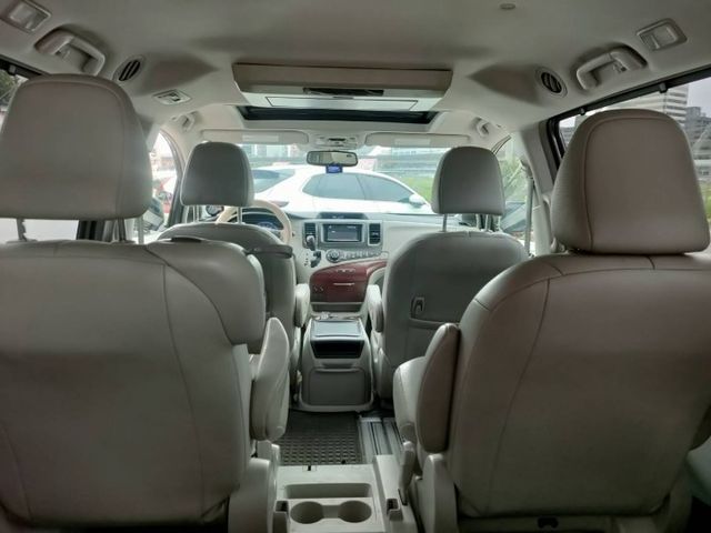 【全場認證五大保證】認證車 大型7-8人座 保證低里程 全家出遊超大空間 電動滑門 電尾門 一手車原版件  第12張相片
