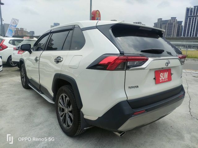 【全場認證原廠保固】認證車 22年領牌旗艦版 加原廠10萬精裝套件 CarPlay 環景 電尾門 一手車原廠保養 原鈑件  第14張相片