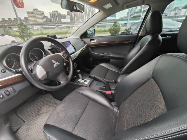 【全場認證五大保證】認證車 頂級版僅跑11萬8 定速 安卓影音導航 倒車影像 超優質代步  第5張相片