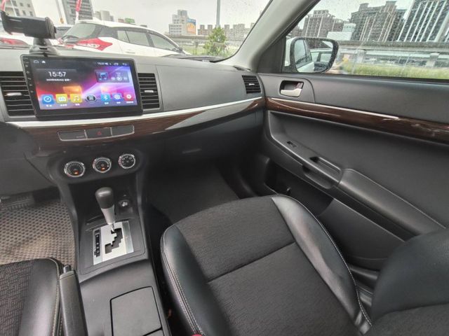 【全場認證五大保證】認證車 頂級版僅跑11萬8 定速 安卓影音導航 倒車影像 超優質代步  第10張相片