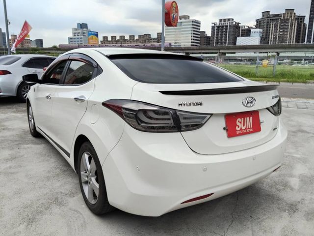 【全場認證五大保固】認證車 升級頂級配備 盲點偵測 LED頭燈 抬頭顯示 影音 一手車原鈑件  第13張相片