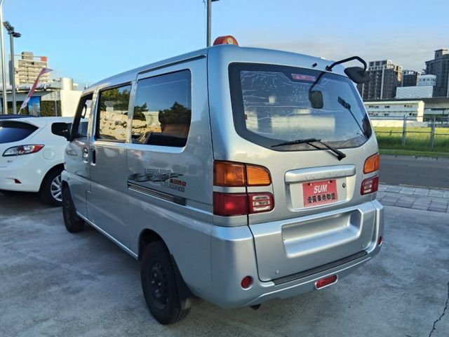 【全場認證五大保證】認證車 保證僅跑11萬 正8人座 無載貨用 最佳商用客貨兩用 一手車自用  第10張相片