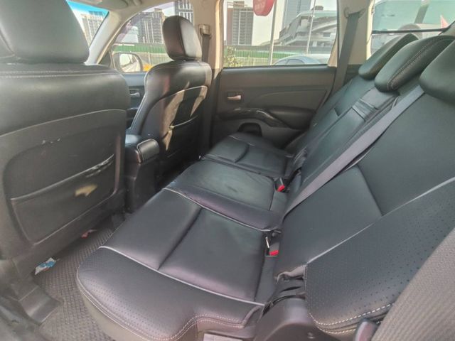 【全場認證五大保證】認證車 稀有4WD 僅跑11萬 免鑰匙 定速 循跡防滑 一手車原鈑件  第9張相片