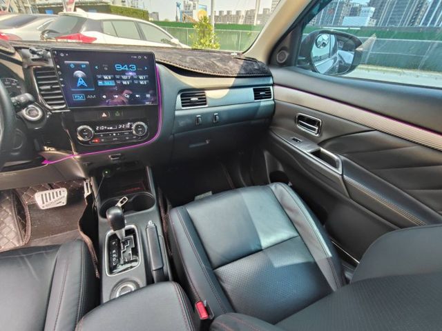 【全場認證五大保固】認證車 最頂級旗艦4WD保證僅跑8萬9 ACC電尾門 盲點 電動椅 原廠保養 一手車原鈑件  第13張相片