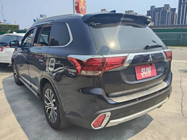 【全場認證五大保固】認證車 最頂級旗艦4WD保證僅跑8萬9 ACC電尾門 盲點 電動椅 原廠保養 一手車原鈑件  第17張相片