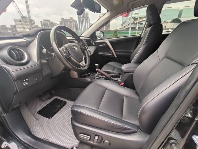 【全場認證五大保證】認證車 尊爵版 Acc跟車 車道偏移 僅跑10萬9原廠保養 免鑰匙摸門 定速 電動椅 一手車庫車  第6張相片